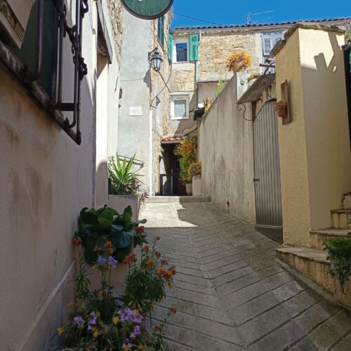 Ruelle Berre-les-Alpes