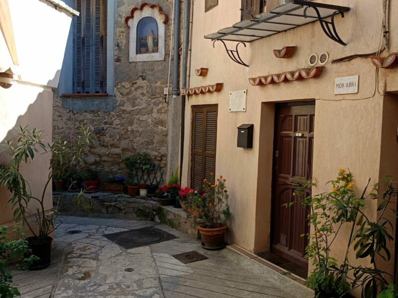 Ruelles Portes brunes Berre-les-Alpes